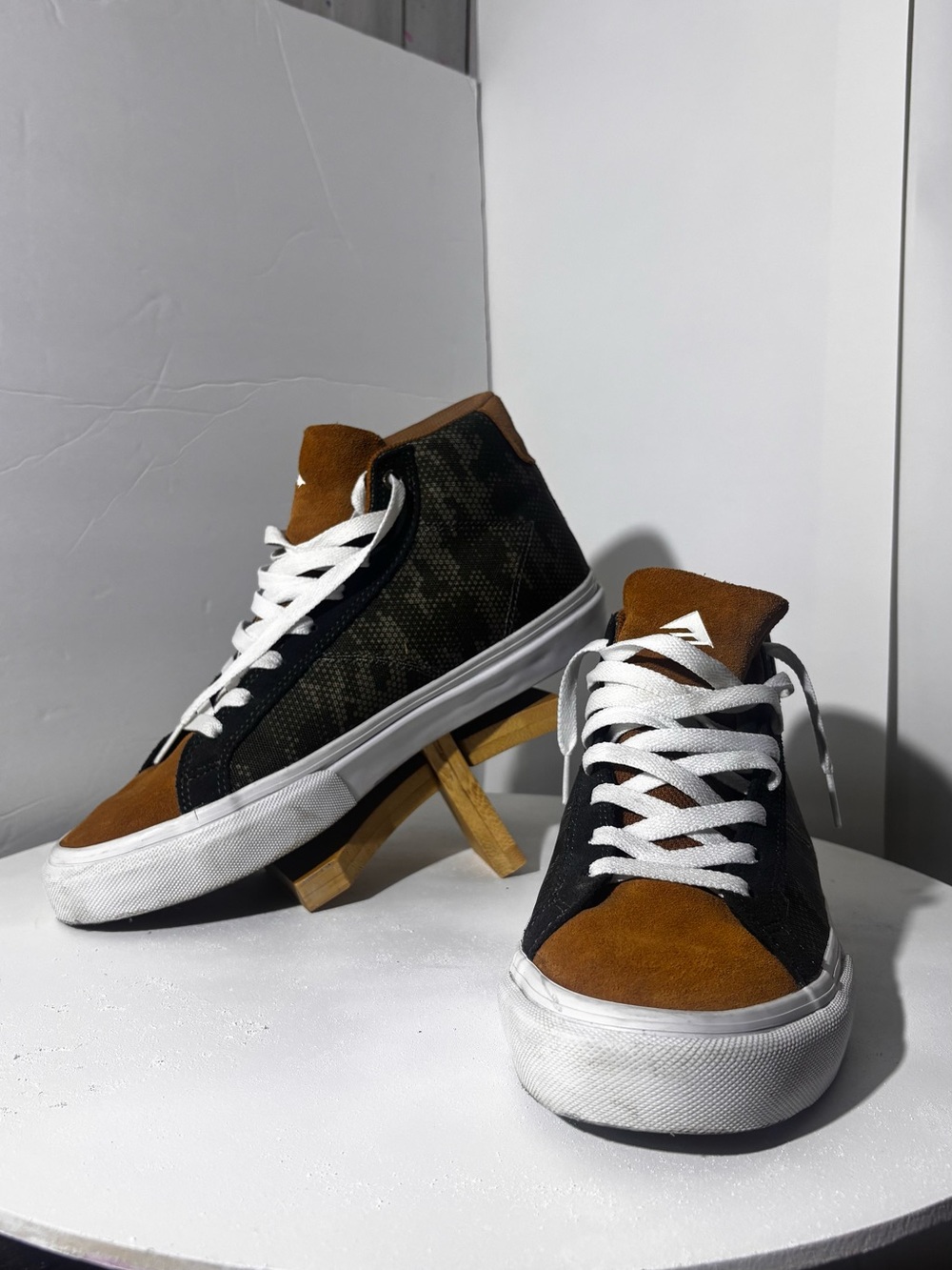 Emerica Omen Hi Brown Black Suede High-Top Skate Shoes Men’s 8 Women’s 9.5